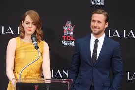 But as success mounts they are faced with decisions that begin to fray the fragile. Golden Globes 2017 Musical Film La La Land Ist Der Gewinner Des Abends