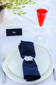 Pliage Serviette Mariage Pour Rendre La Fete Impeccable Pliage Serviette Mariage Couleurs De Mariage Bleu Theme Nautique