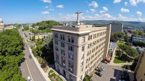 King S College Is A Roman Catholic Liberal Arts College In Wilkes Barre Pennsylvania King S Offers 36 M King S College Education College Liberal Arts College