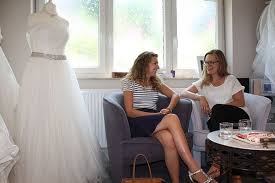 Entdecke unsere urbane brautmode sowie die passende accessoires & brautschuhe. Die Brautkleid Reportage Traumzeit Hochzeit Am Bodensee