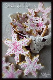 Sables De Noel Decores Flocons Roses Sables De Noel Recettes Noel Gateau Noel