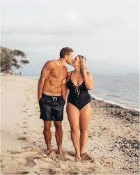Flowers in the secret place manhua. Curvy Woman Opens Up About Having Mr Six Pack As Her Husband Jenna Kutcher