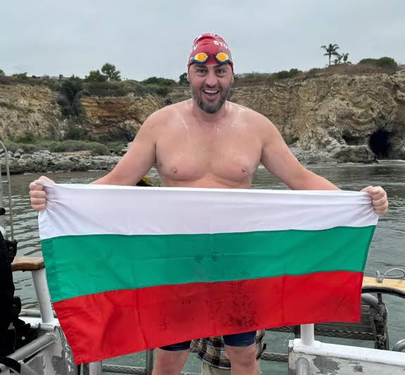 Изумителен Петър Стойчев 🇧🇬🇧🇬🇧🇬 Преди броени часове българският  плувец постави световен рекорд по преплуване на седемте най-големи маратона  в открити води за най-кратък период от време. След изключит