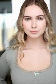 Kira Williams's Instagram, Twitter & Facebook