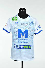 Kedvenc ellenfeléhez látogat a puskás akadémia, vajon győzelemmel zárul a fehérvár elleni találkozó? Elkelt Puskas Akademia Dedikalt Mez Mediaklikk