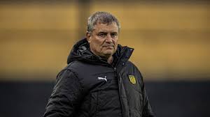 Peñarol a la cima: Gol de Fernández y liderato en el Clausura