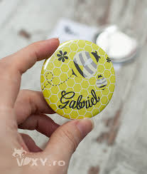 4.19 lei cu tva 3.52 lei fara tva. Insigne AlbinuÈe Vixy