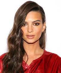 She's lightened up her hair over the years, and today, she's wearing it with the most. 10 Celebrity Dark Brown Hair Colors To Inspire Your Next Dye Job Emily Ratajkowski From Instyle Brown Hair Dye Actresses With Brown Hair Brown Hair Colors
