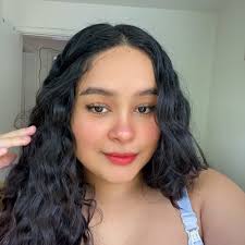 A quantidade de mães solos é a mesma de “pais solteiros”, visto que é  preciso dos dois para fazer um filho. Por qual motivo então só a mulher é  julgada? E ainda