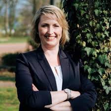 Aktuell über 135.000 angebote für gebrauchte möbel. Daniela Donath Filialleiterin Teppich Kibek Gmbh Xing