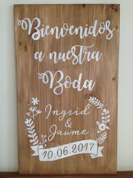 Con diseño que imita a la madera y con flores que le da un aire de. Cartel De Madera Personalizado Bienvenida Boda Cartelesmadera Letrero De Boda Cartel Bienvenida Boda Frases De Boda