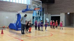 Plus de 2 millions mots catégorisés selon le domaine d'emploi et l'option d'écoute des mots en divers accents. Sur Le Parquet Les Eleves Boulonnais Apprennent Le Basket En Anglais