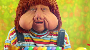 Fofão is a beloved character from a Brazilian TV show. Millions of  Brazilian children grew up with him. Unfortunately, children discovered  that when you remove the head of a Fofão doll, there