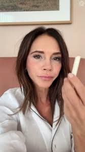 Elle ne mange que du..." : À 50 ans, Victoria Beckham reste fidèle au même  dîner depuis plus de 25 ans selon son mari David : Le diaporama