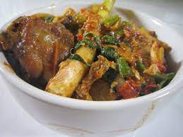 Selamat tahun baru imlek buat teman2 yg merayakan ya 🙏 beberapa minggu ga mampir ke cookpad lihat setoran recook 300 an 😂 mohon maaf kalo saya ngga bisa balas satu persatu paling2 pencet itu pun ga bisa semua. 29 Resep Semur Ayam Spesial Yang Enak Dan Praktis Rekomended