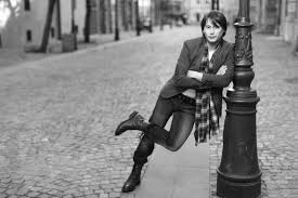 Face parte din categoria viata reala. Marius Manole Mie Mi A PlÄcut Foarte Tare CÄ Teatrul Te Å£ine Viu CÄ E Un Loc In Care Te Joci Tot Timpul Asta S A Pierdut Acum Curiozitatea Bucuria De A Te Juca