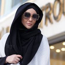 Sacima Topuz Yaptiktan Sonra Uzerine Lady Bone Kullaniyorum Ama Bu Sefer Onu Capraz Olarak Da Yaptim Yani Saciniza Tum Moda Moda Kombinleri Sac