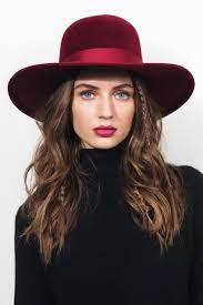 5 Chic Takes On Hat Hair Hat Hairstyles Women Hats Fashion Hat Fashion