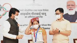 Chanu saikhom mirabai was awarded the prize money by the chief minister of manipur, n biren singh. Mirabai Chanu Dedicates Olympic Medal To India Thanks Pm Modi For Encouragment My Droll