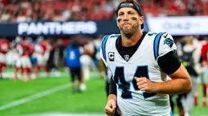 JJ Jansen snapping the ball during a Carolina Panthers game