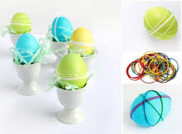 Se poarta din belsug abtibildurile cat mai colorate si iesite din comun, accesoriile pentru decorat oua si in general culori cat mai extravagante… FoloseÈ™te Benzile Elastice Pentru A Vopsi OuÄƒle De PaÈ™te Video Exquis