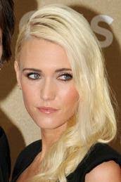 Liz Beebe's Instagram, Twitter & Facebook