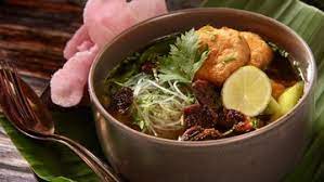 Jika sudah hampir matang masukan daun bawang dan seledri masak sebentat angkat lalu salin di piring saji. Resep Soto Padang Spesial Segar Kuahnya Bikin Ketagihan