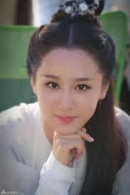 Bành Tiểu Nhiễm sau Đông Cung thì thất nghiệp đến tận 2 năm, nay phải lui  về làm nữ phụ cho Dương Tử