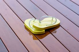 Gartenhäuser und gartenlauben sind für jeden garten ein echter nutzbringer und eine sinnvolle ergänzung, zum beispiel als lagerraum für möbel oder. Terrassendielen Aus Holz Terrassenholz Online Kaufen Holz Wohnen Garten De