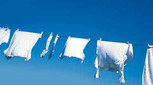 Um verfärbte wäsche wieder weiß zu bekommen, geben sie eine weiße wäsche entfärben mit hausmittel. Gelbe Flecken Auf Weisser Wasche Was Dagegen Hilft