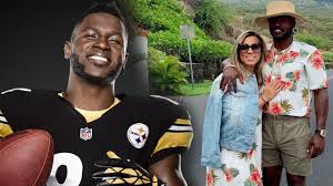 Antonio brown family photos with wife and girlfriend chelsie kyriss 2019 thexvid.com/video/iuch1q5weja/video.html antonio brown family. Antonio Brown Family Photos With Wife And Girlfriend Chelsie Kyriss 2019 Youtube