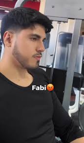 Cuando mamá narra historias divertidas sobre gatos