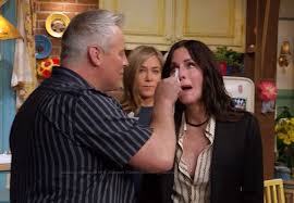 Matthew perry and matt leblanc have 'friends' reunion at london play. Kxrysb21qnx1bm