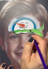 First shot at a happy little snowman for the season! He’s cute but he still  needs a little something…maybe a few snowflakes? ❄️ practice boards by  @katznc !