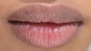 Setelah sel kulit bibir yang telah mati itu terkelupas, bibir anda akan tampak cerah kembali. Padahal Nggak Merokok Mungkin Bibirmu Jadi Hitam Karena 5 Penyebab Tak Terduga Ini