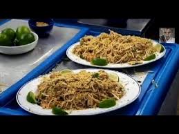 This is a dish i love cooking at home, ramsay says as he whips up a quick and easy pad thai for chang, the chef, to taste. Gordon Tries To Make Pad Thai Gordon Ramsay Youtube