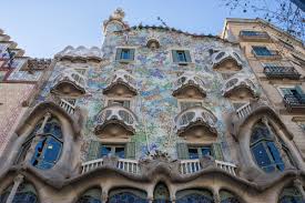 Placa de catalunya and casa batllo are also within 5 minutes. Casa Batllo Is It Worth The Entrance Fee Tiptoeingworld