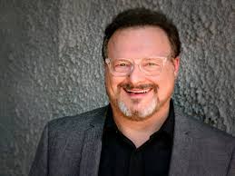 Morty Seinfeld trying to sell a toilet to Archie Bunker back in 1982...