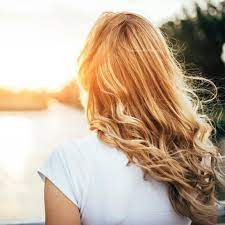 Importante fonte di vitamina c, acido folico, vitamina b e sali minerali, il limone è un prodotto utile contro la caduta dei capelli, perché . Il Limone Schiarisce Il Colore Dei Capelli Vero O Falso