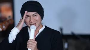 Dari foto yang beredar dari tim kepolisian, anji sudah botak. Begini Penampakan Anji Jika Tak Pakai Penutup Kepala News Entertainment Fimela Com
