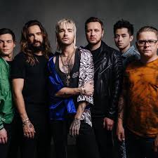 Tokio hotel was founded in 2001 by twin brothers tom and bill kaulitz, drummer gustav schafer, and bassist georg listing. Tokio Hotel Tokiohotel Twitter