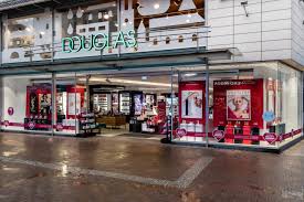 Jean shirley verhagen (later shortened to hagen) was born in her father was a dutch immigrant. Parfumerie Douglas Hagen Elberfelder Str