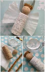 J'aime beaucoup cette version champêtre du marque place fabriqué à partir de bouchon de bouteille de vin et d'éléments végétaux. Deco De Noel En Bouchon De Liege Pour Orner La Maison Facon Diy