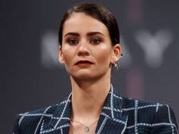 Jun 07, 2021 · alex mariah peter, 23, ist nicht nur germany's next topmodel 2021, sondern auch das erste trans model, das diesen wettbewerb gewinnt.am 27. Gntm Star Betty Taube Nanu Bereut Sie Etwa Ihre Fruhe Hochzeit Bunte De