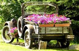 20 Beautiful Flower Beds Recycling Old Cars And Tires Flower Truck Beautiful Flowers Flower Beds