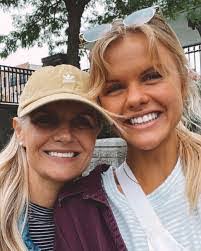 Lora Frederick's Instagram, Twitter & Facebook