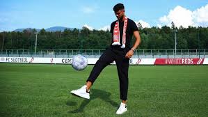 While gaining her master's in educational sciences at vub, sihame el kaouakibi also started a social project, let's go urban. Nachster Neuzugang Der Fcs Holt El Kaouakibi Serie C Sportnews Bz