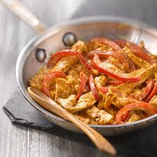 Saute De Dinde Au Paprika Et Poivron Rouge Recette Recette Saute De Dinde Recette De Plat Et Recettes De Cuisine
