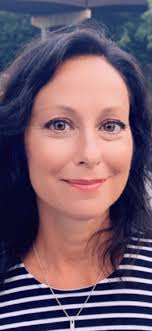 Please join me in welcoming back to her AHSB family, Ms. Lee Griggs, who  joins our staff as our Moving Munchkins and Pre-Ballet-A teacher! Many of  our alumni will remember Lee as