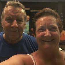 Does anyone have black appliances with colored cabinets?